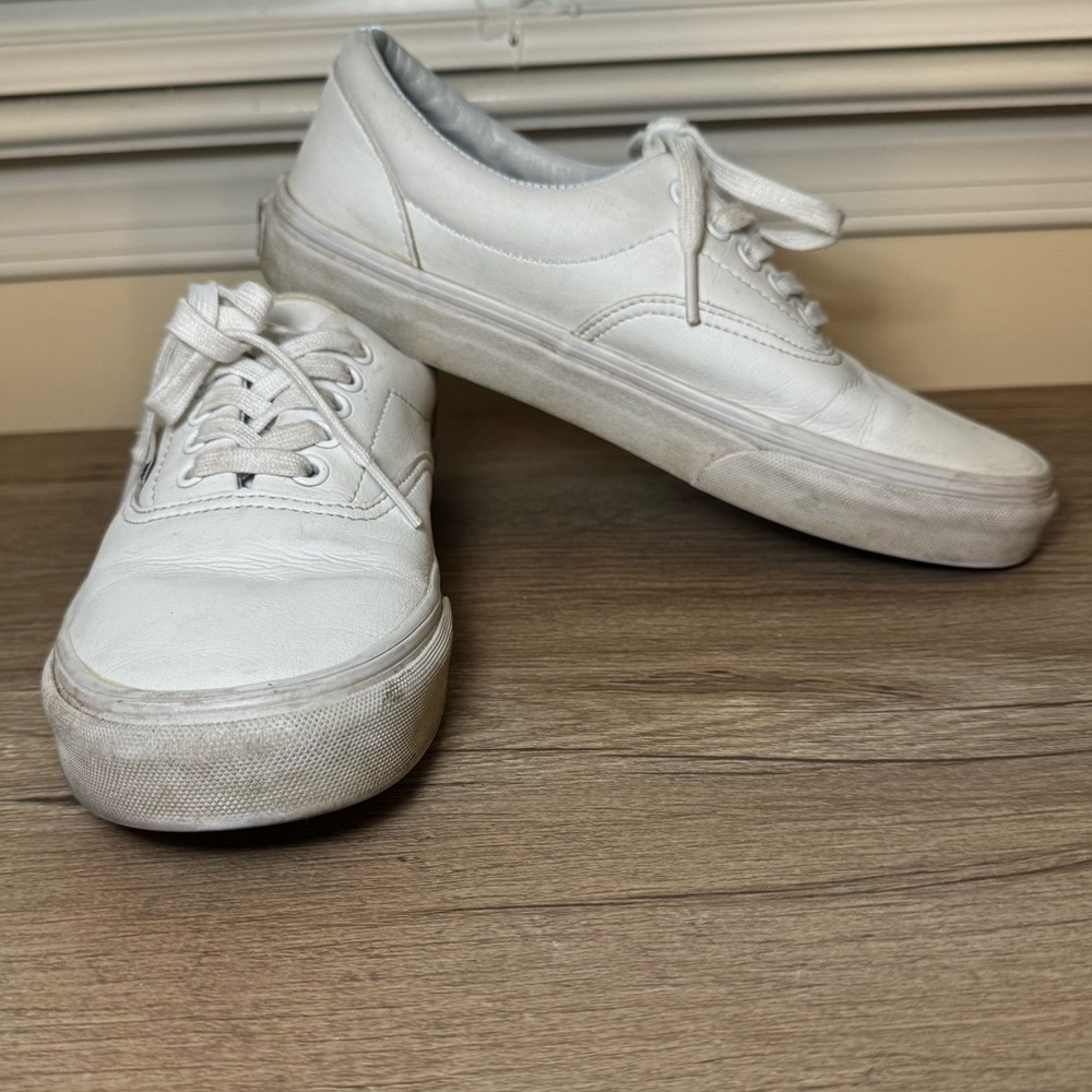 Vans leather white tumble lace up!!